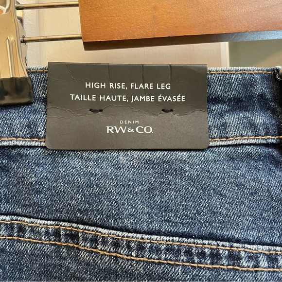 RW & Co High-Waisted Slightly Flare Leg Jeans size 30 vintage blue wash - Picture 5 of 10